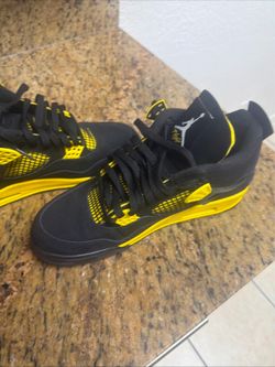 Nike Air Jordan 4 Retro Thunder 2023 Size 11 Black Yellow