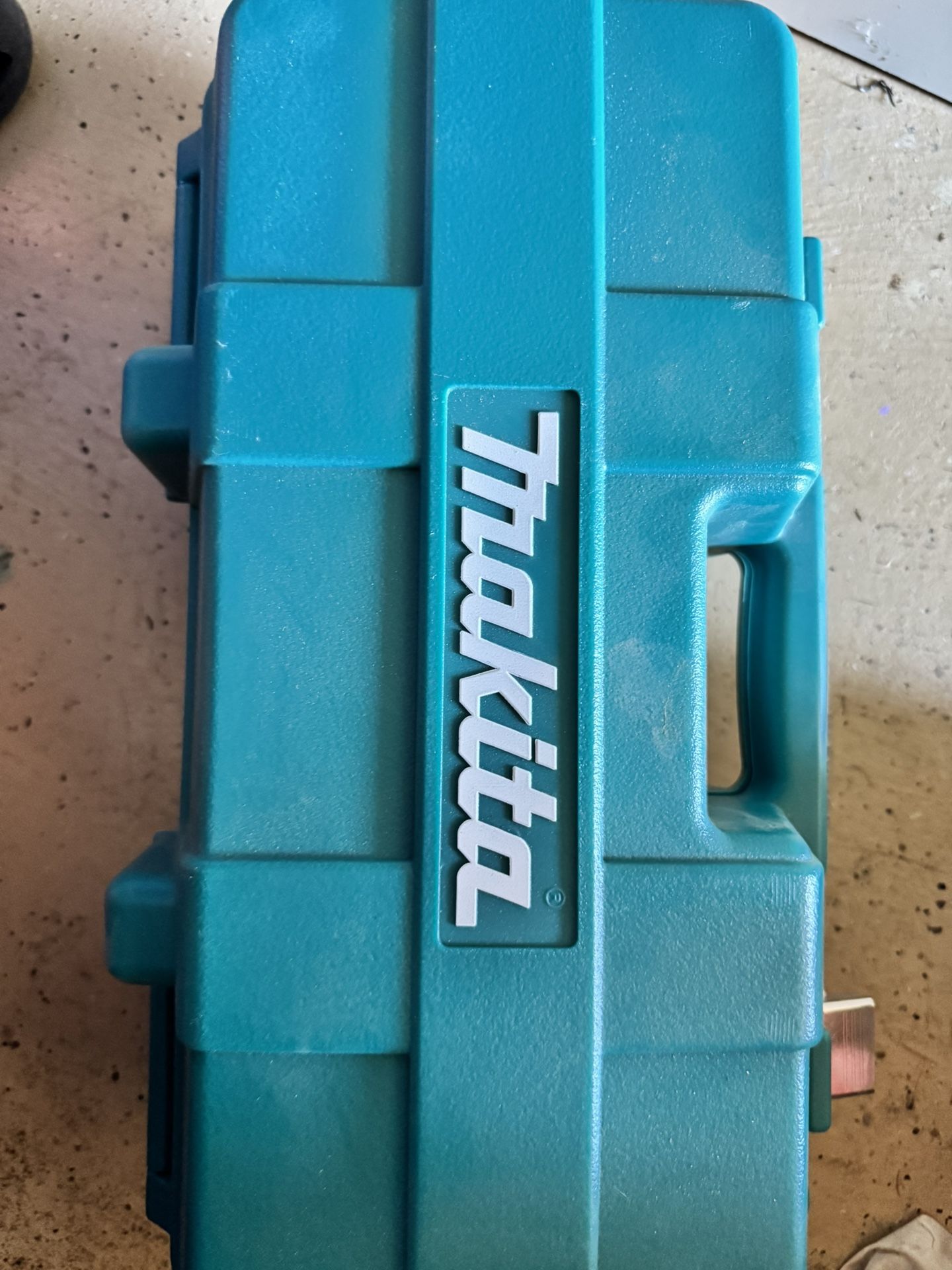 Makita6 Amp Corded Plate Joiner with Dust Bag and Tool Case