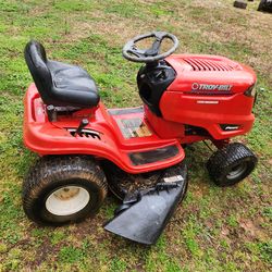 Troybuilt Pony 17 hp Briggs and Stratton engine 42 Inch Cut Riding Lawn Mower