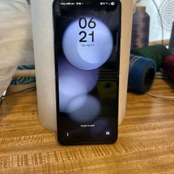 Samsung Galaxy Z Flip5, Like New