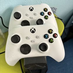 Xbox Controllers Plus Charging Station