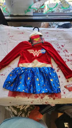 COSTUME