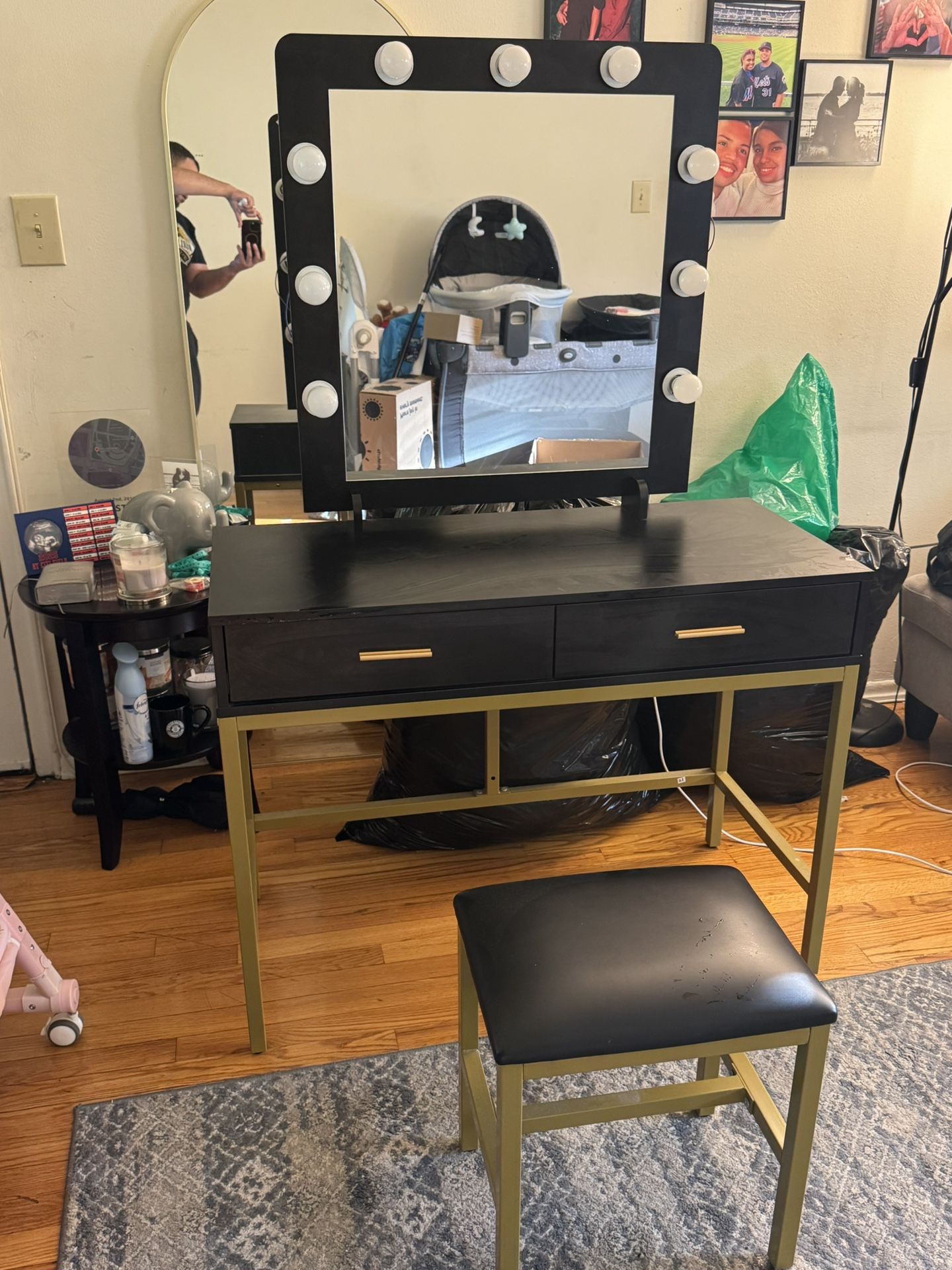 Vanity Set Used In Like New Conditions