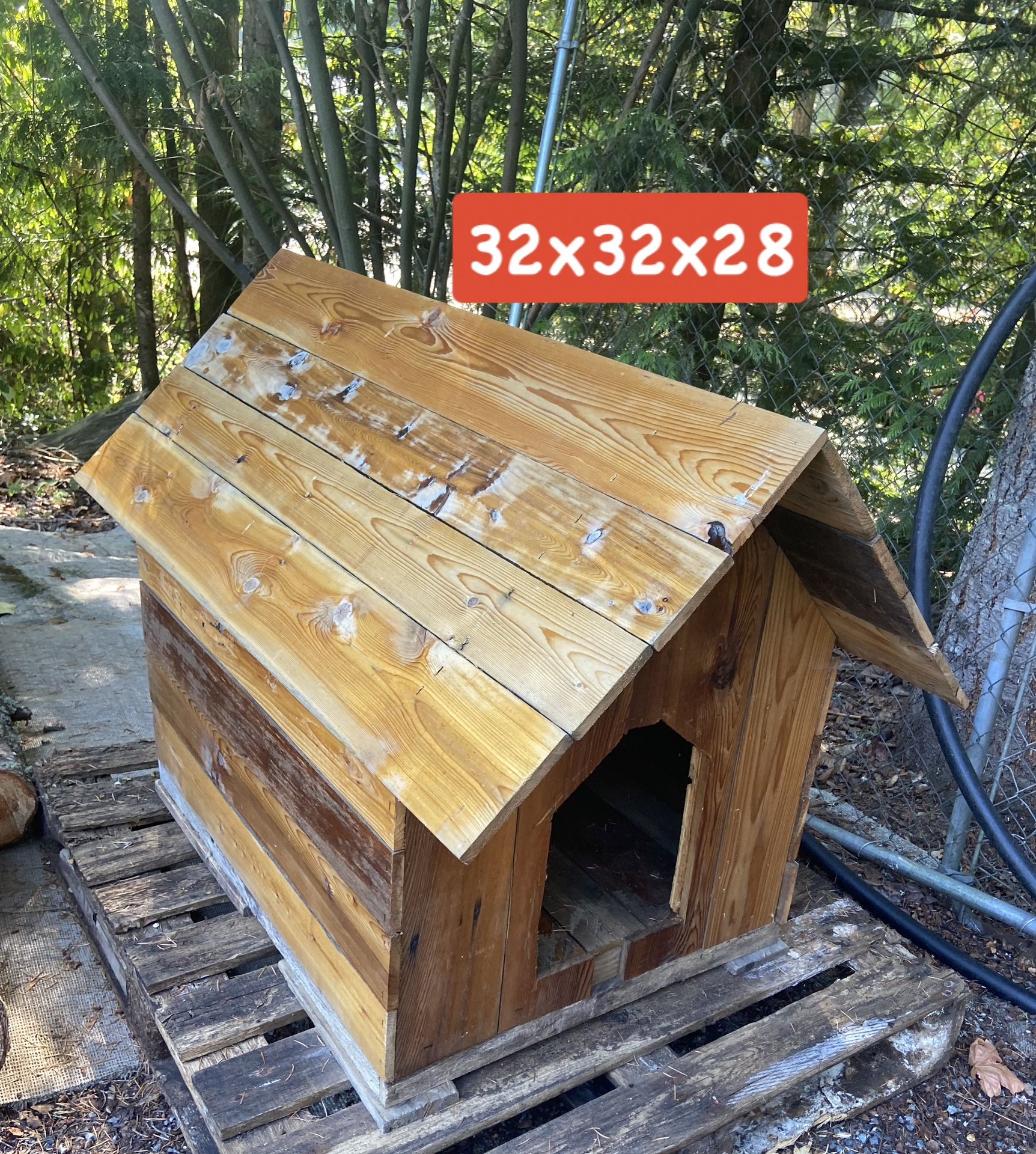 Cedar Wood Dog House Light Weight