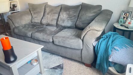 Couch NEEDS to go fast! PICK UP ONLY