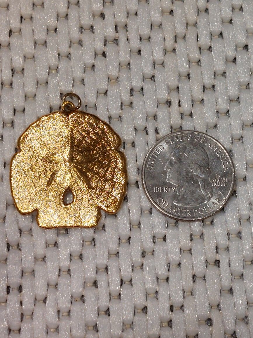 Gorgeous SAND DOLLAR GOLD PLATE Charm!
