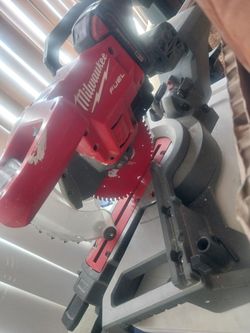 Milwaukee M18 FUEL 18V Lithium-Ion Brushless Cordless 7-1/4 in. Dual Bevel Sliding Compound Miter Saw (Tool Only)