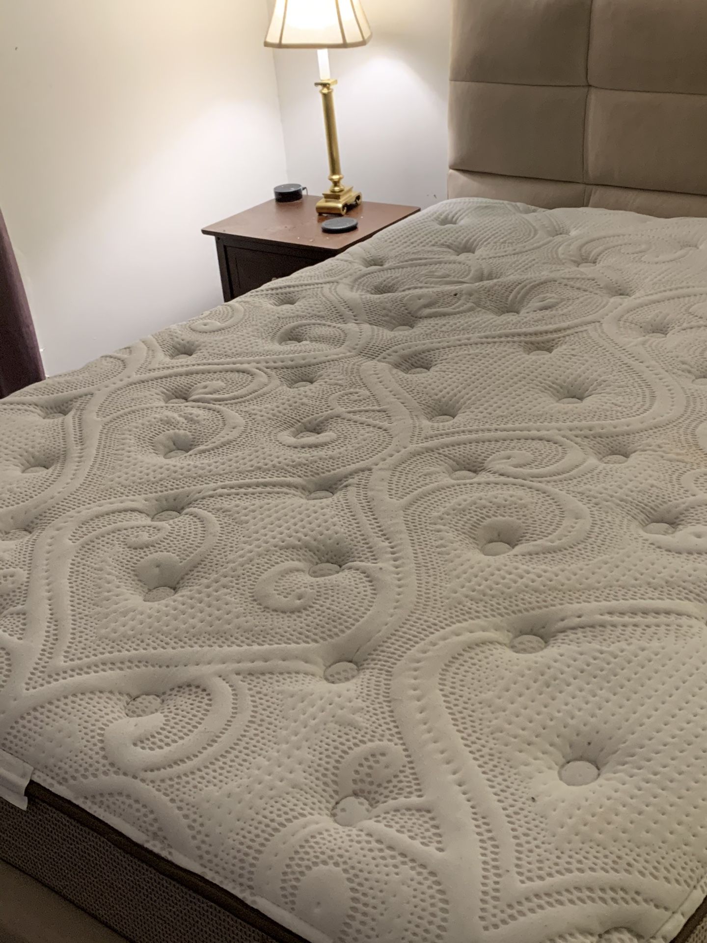 HamptonRhodes Queen Mattress OBO for Sale in Washington, DC OfferUp