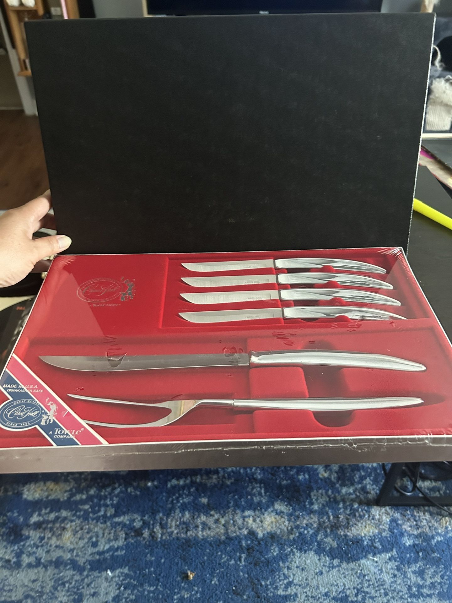 Carvel Hall Carving Set With Steak Knives 