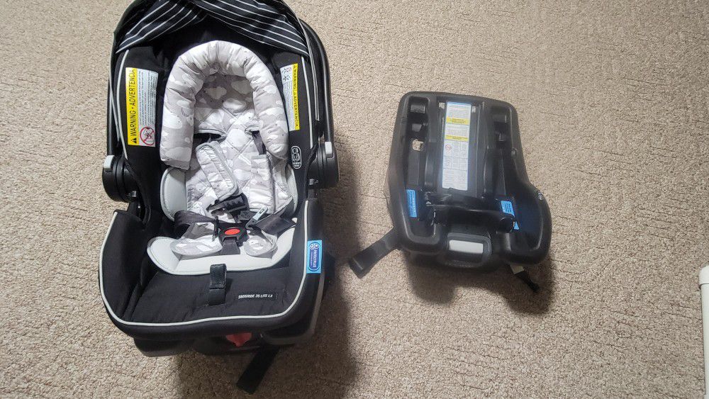 Graco Snugride 35 Lite LX with 2 Carseat Bases!