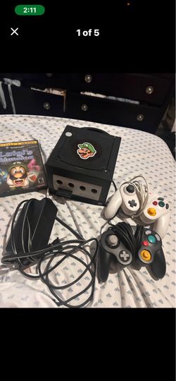 Gamecube 2 Controllers and Luigi's Mansion