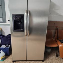 GE REFRIGERATOR 