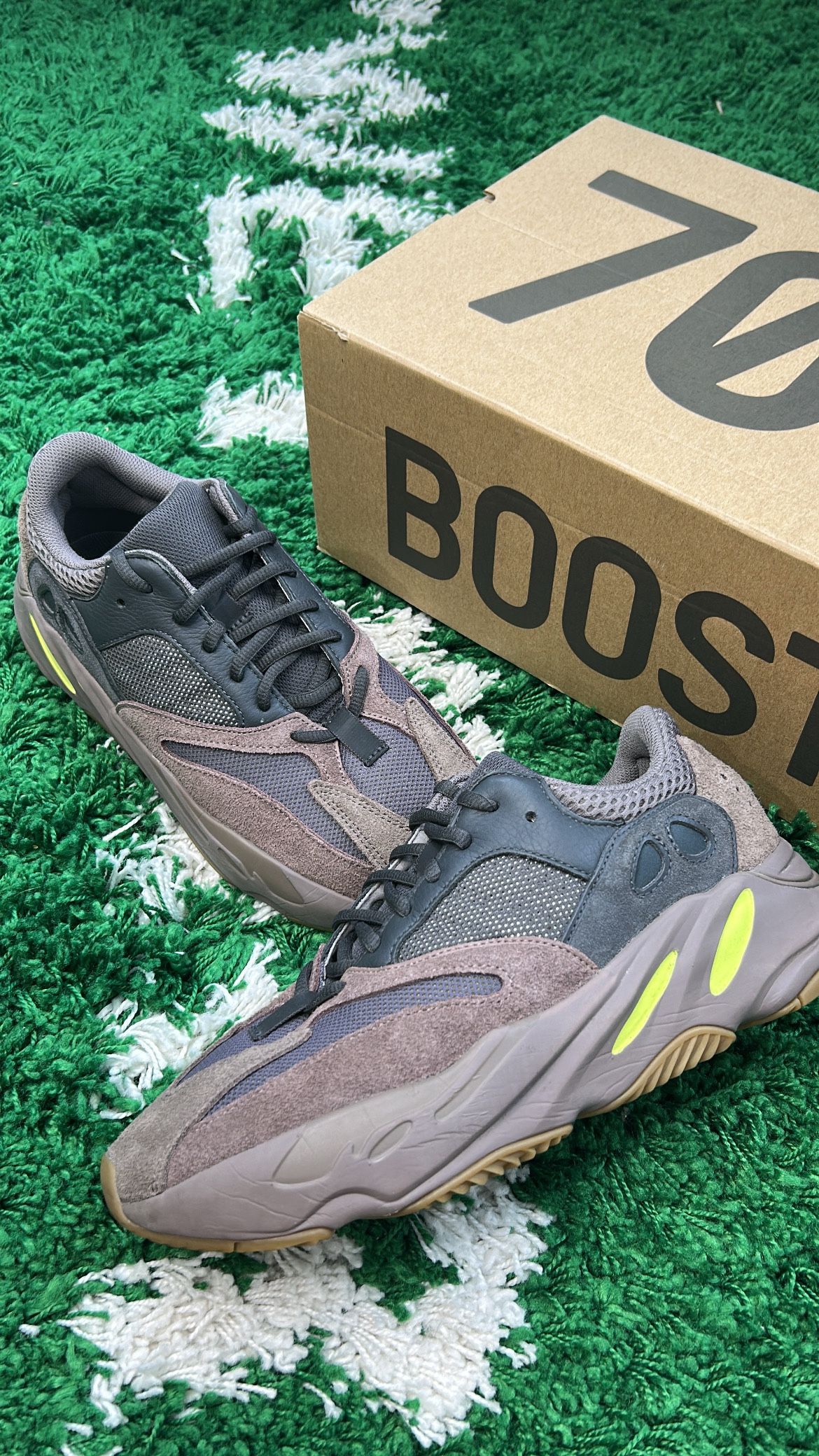 Yeezy 700 Mauve