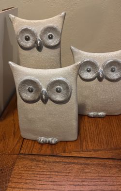 Decorative owl set