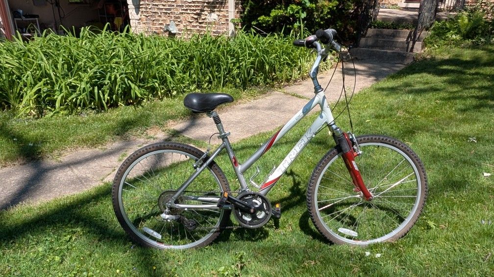 Trek Women's Bike (Navigator 200)