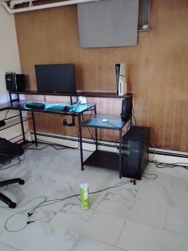 Gaming Setup With Gaming Pc With Ryzen 5500 Graphics Card,Ps5, Monitor,2 Keyboards,Gaming Mouse