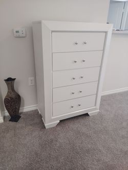 That's a Beautiful chest of drawer