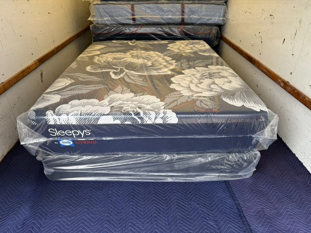 LIKE NEW - Sealy Sleepy's Hybrid Mattress - Delivery Available