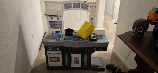 Toy kitchen