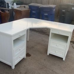 corner desk