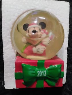 Mickey Mouse Christmas Snow Globe*