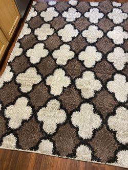 Rug size 5x7 very clean and good condition no pet no smoke