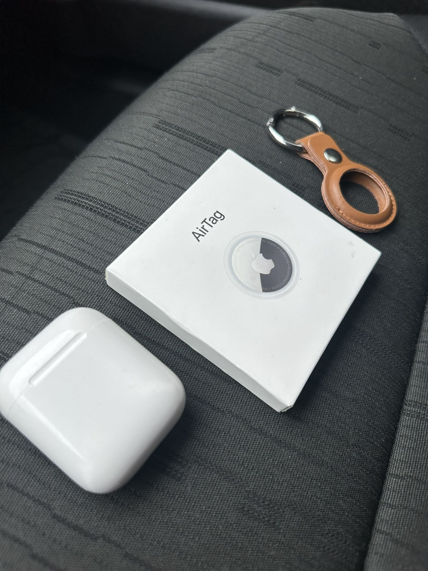 Apple AirPods (Gen2) & Apple AirTag