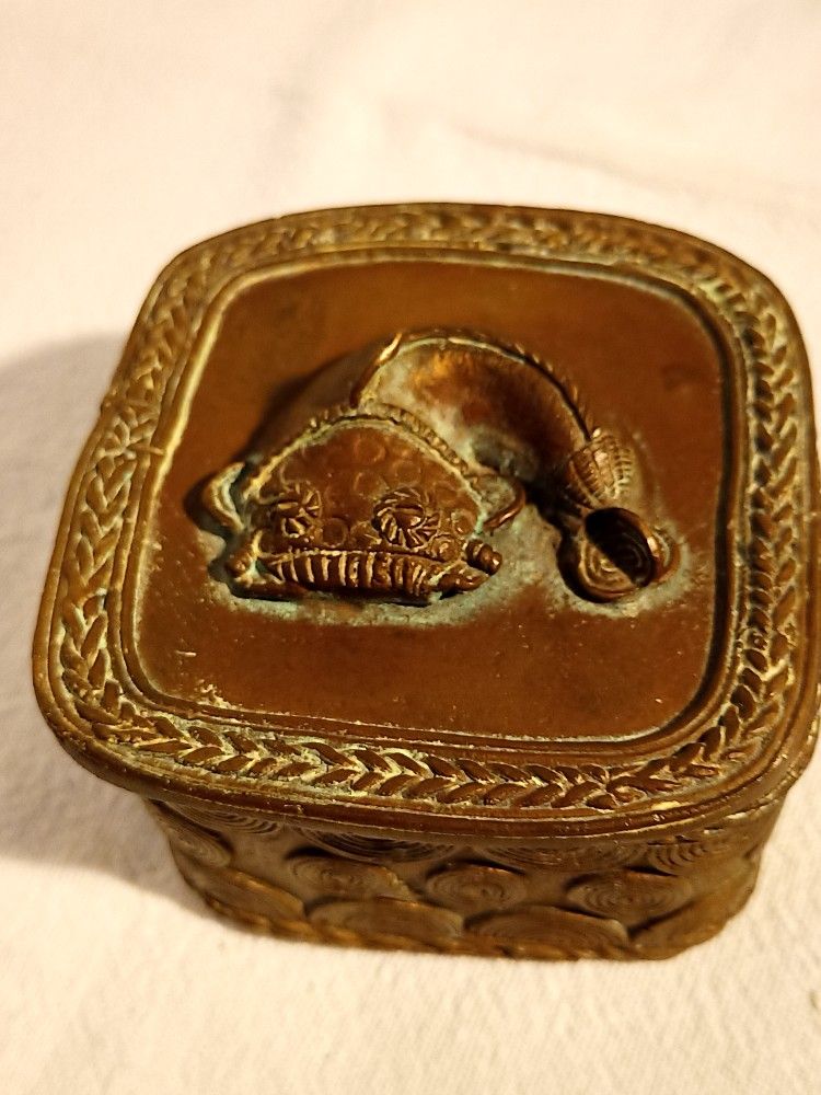 Antique Lost-wax casting Solid African Ashanti Gold Weight Gold Dust Box With Fish Lid 