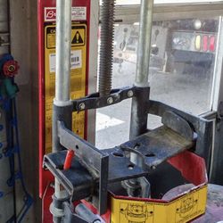 Branick  Wall Mount Strut Spring Compressor