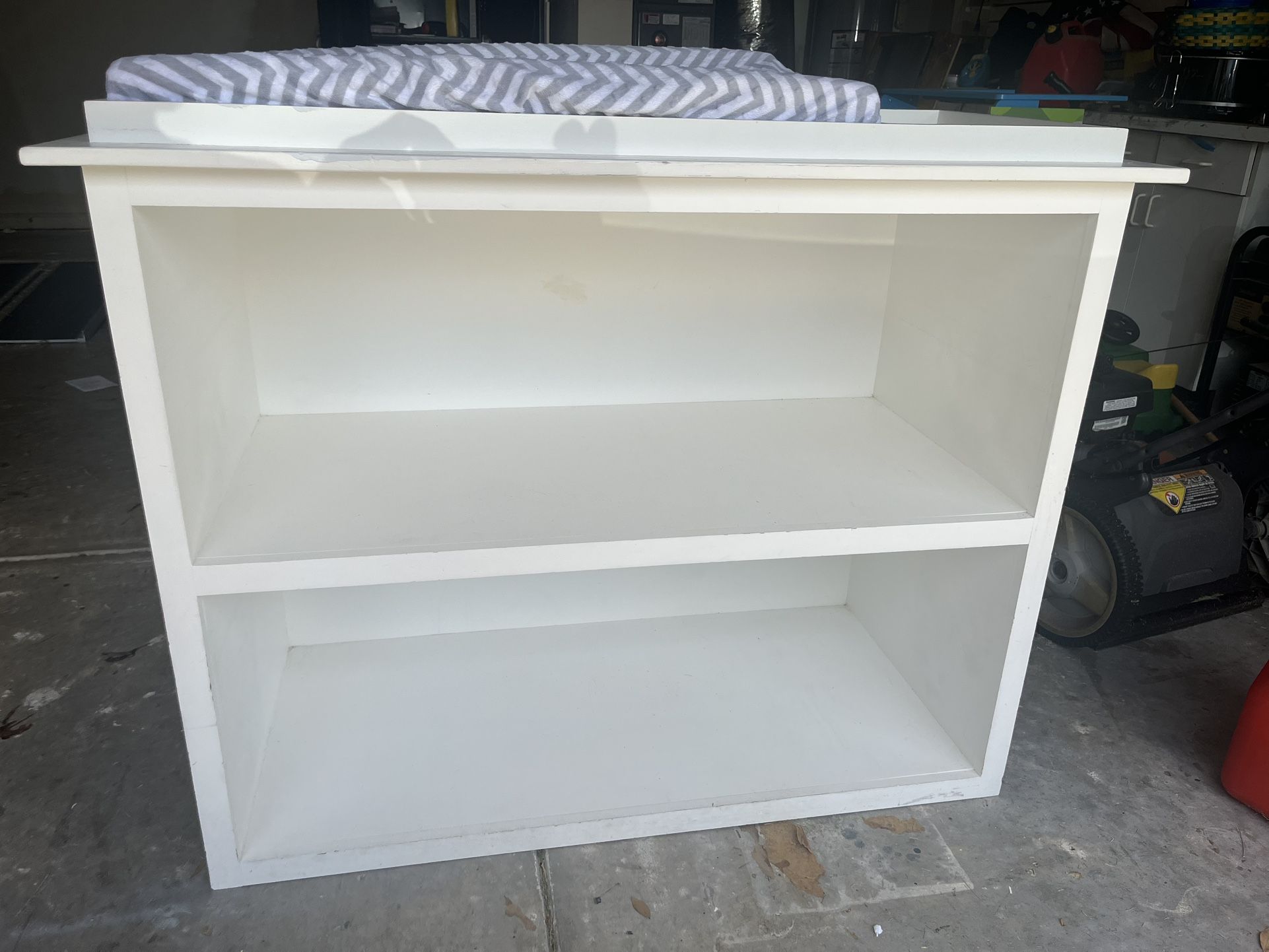 Changing Table + Pad – Sturdy & Ready to Use