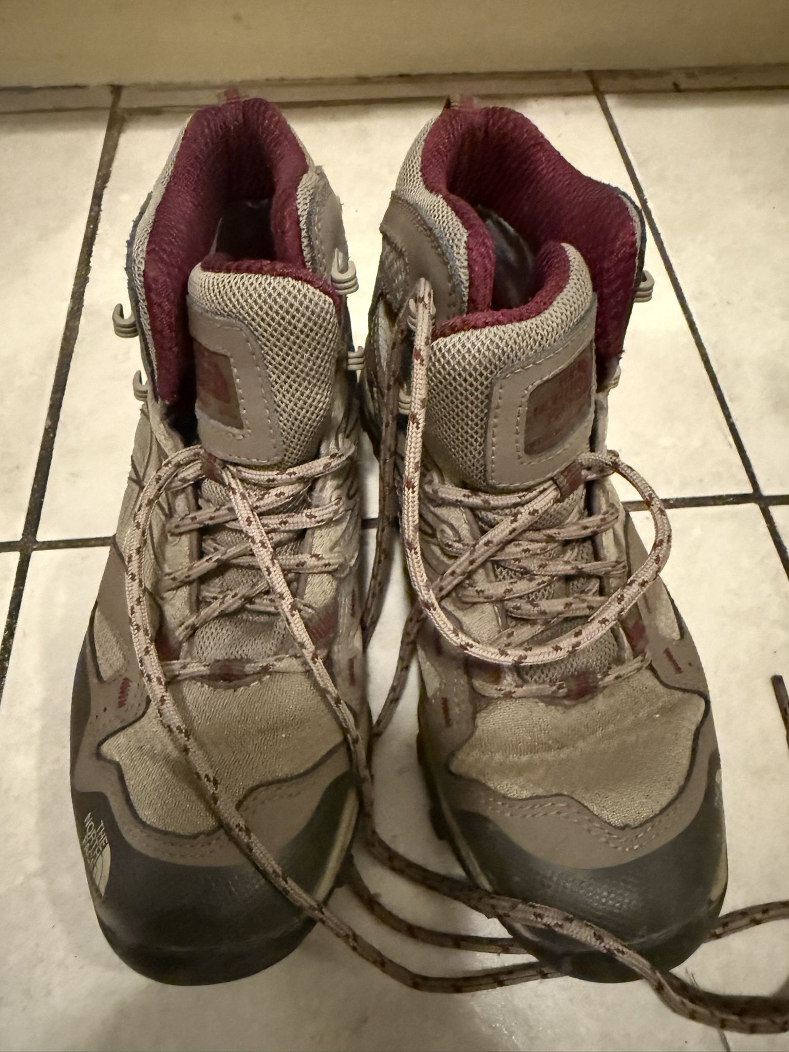 *Holiday Sale* W6 The North Face Women's Hiking Ankle Boots - Brown and Red