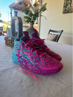 La Melo ball shoes