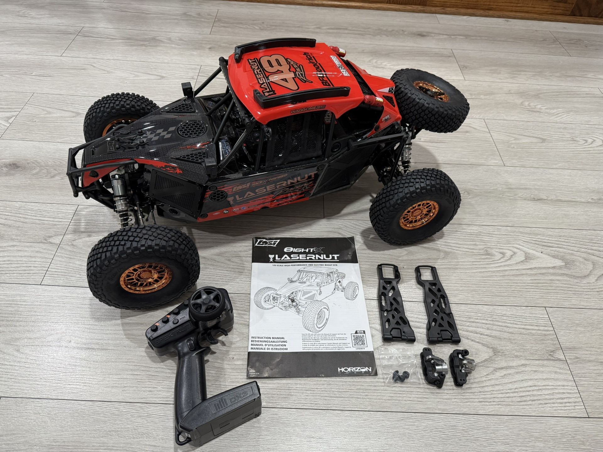 Losi 8IGHT-X Super Lasernut 4WD Brushless 1/6 RTR Electric Rock Racer Buggy