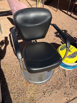 Salon chair