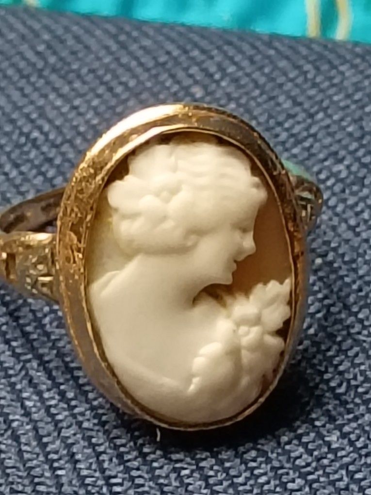 Vintage 10K Gold Cameo Ring