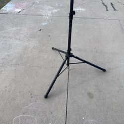 Speaker stand