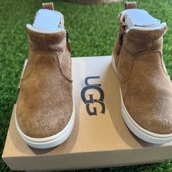 UGG Toddler Suede Boots ( size 10)