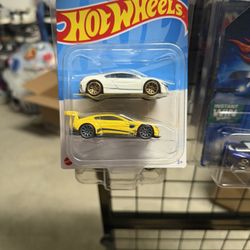 Hot Wheels 2-Pack Acura NSX and Mercedes-AMG GT3