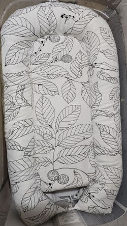 Baby sleeper lounger with cover