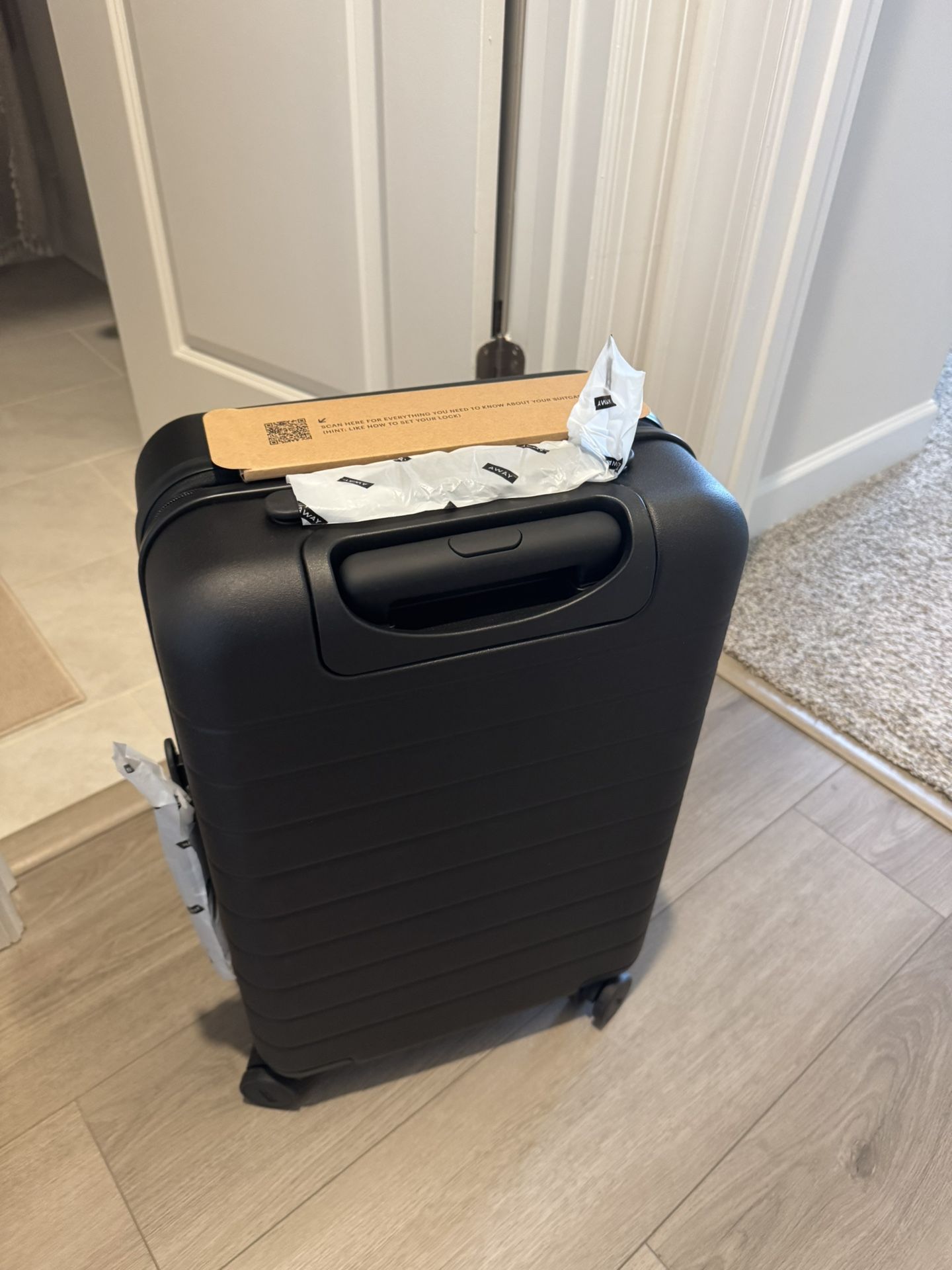 Away - The Carry On Luggage (brand new)
