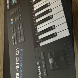 Native Instruments Komplete Kontrol S49 Mk2 for Sale in Claremont