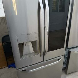 LIKE NEW !! LG STUDIO STAINLESS STEEL INSTAVIEW COUNTER DEPTH FRENCH DOOR REFRIGERATOR / CRAFT/ CUBE/ CRUSHED ICE 