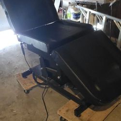 Medical / tattoo chair with remote