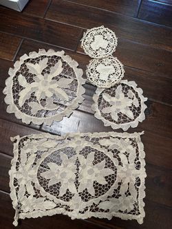 Vintage Lace Doily Set – 5 Pieces