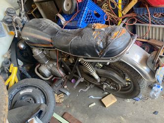 Honda  Vtg CB750 Motorcycle