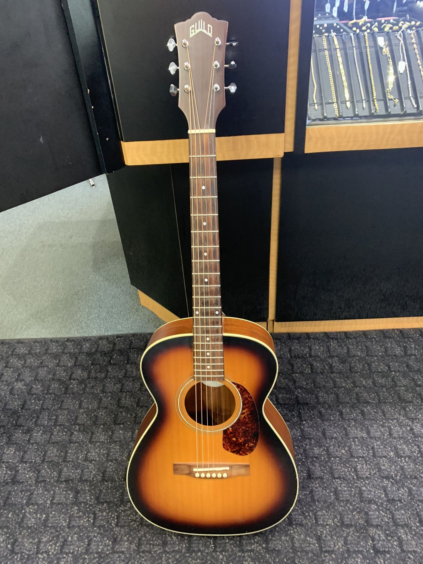 Guilo Guitar (840775 1)