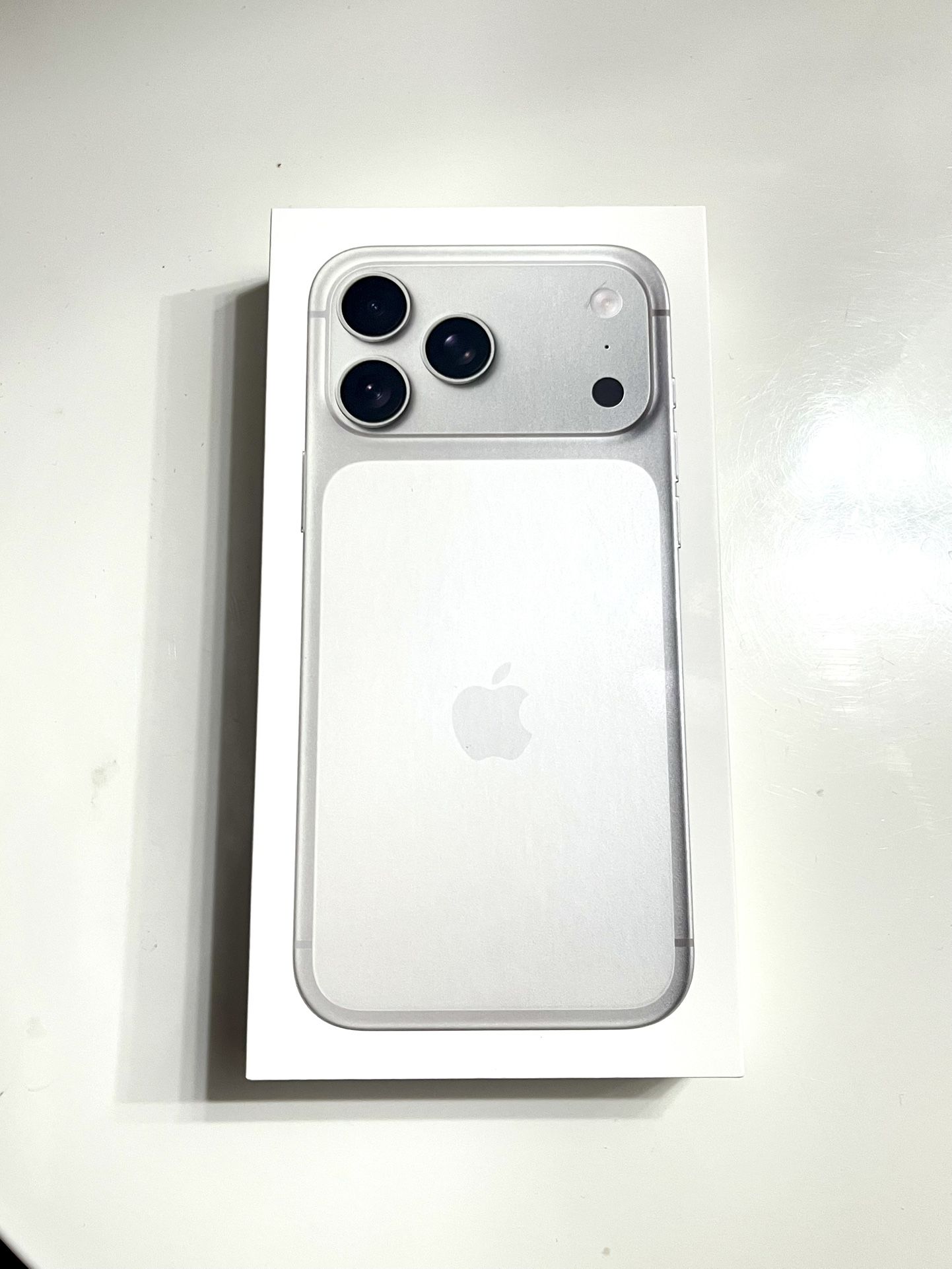iPhone 17 Pro Max 512GB (UNLOCKED)