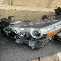 2017 MAZDA 3 LEFT HEADLIGHT 