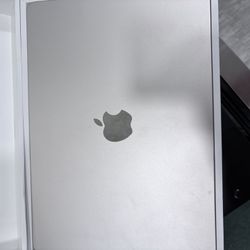 APPLE LAPTOP MACBOOK AIR A2681