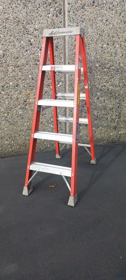 Louisville Fiberglass Step Ladder